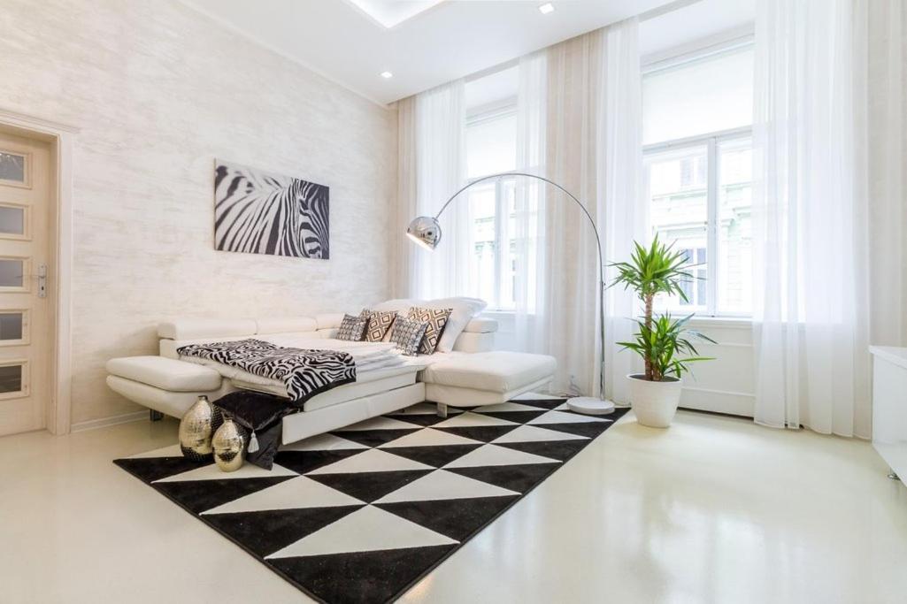 Stylish Apartment 5 Minutes Walk From City Center Prague Exterior photo