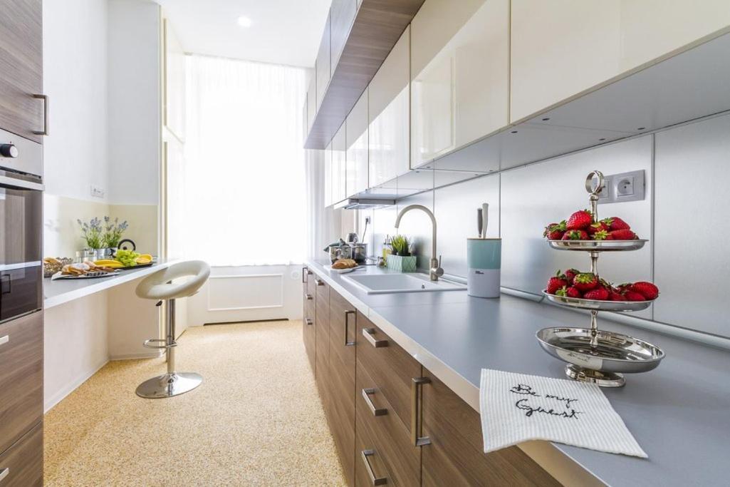 Stylish Apartment 5 Minutes Walk From City Center Prague Exterior photo