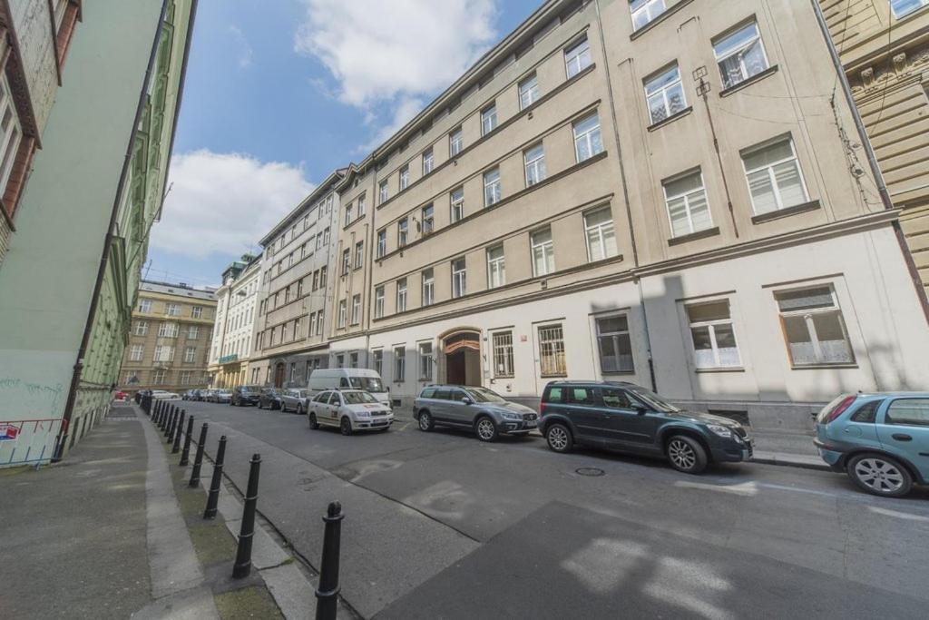 Stylish Apartment 5 Minutes Walk From City Center Prague Exterior photo