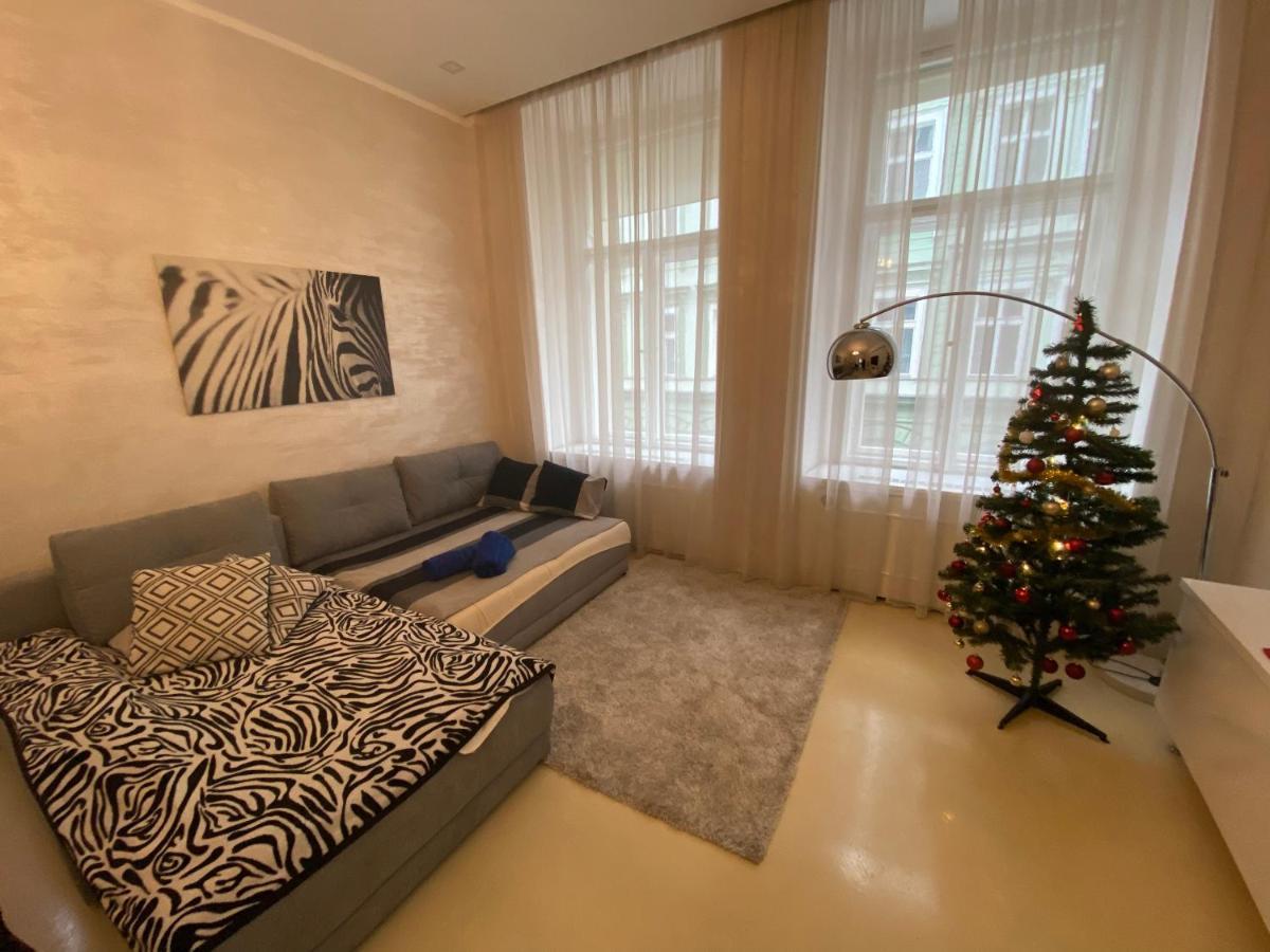 Stylish Apartment 5 Minutes Walk From City Center Prague Exterior photo